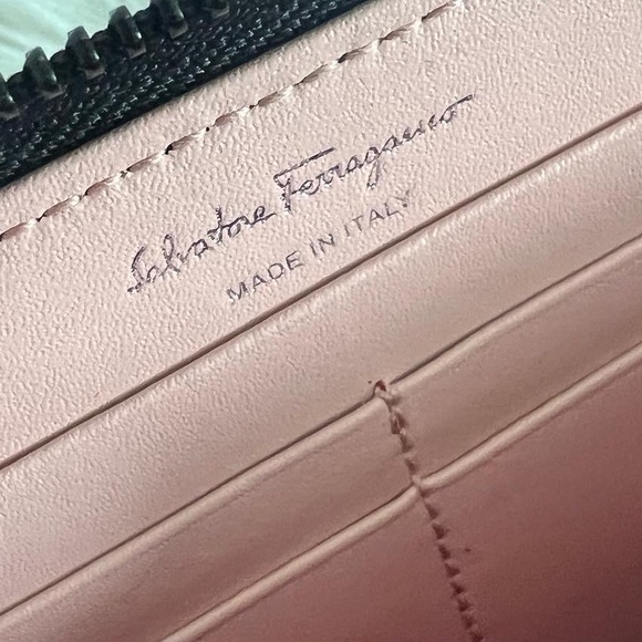 Ferragamo Wallet - Picture 4 of 4
